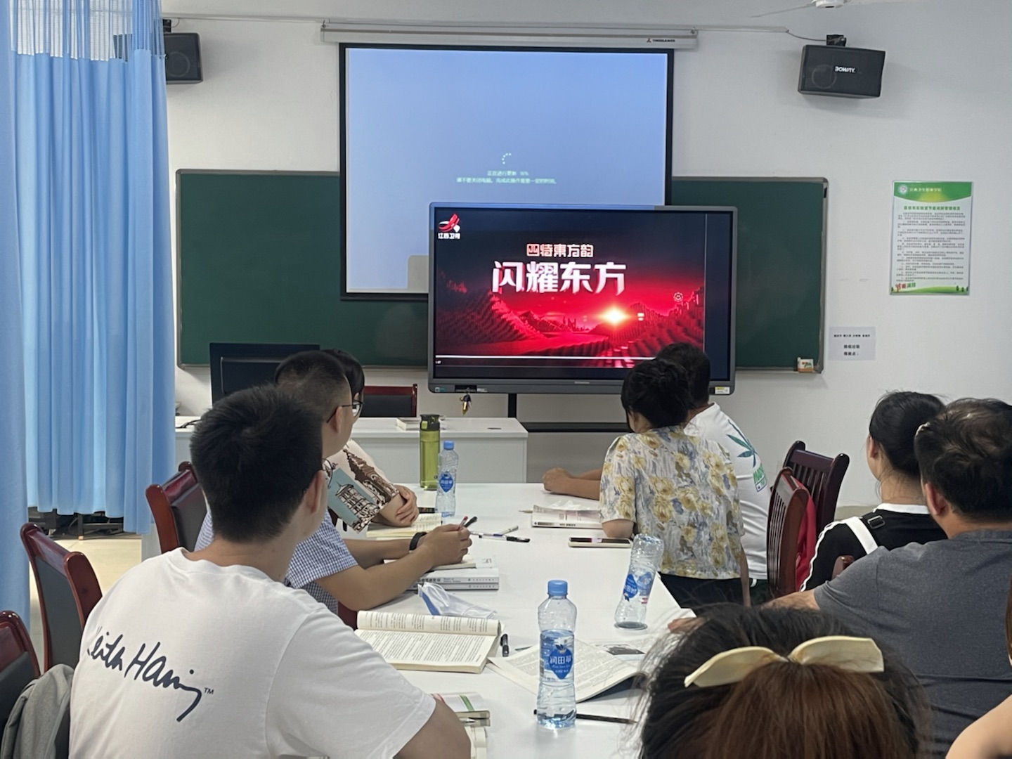 医学技术公司组织收看《闪耀东方》